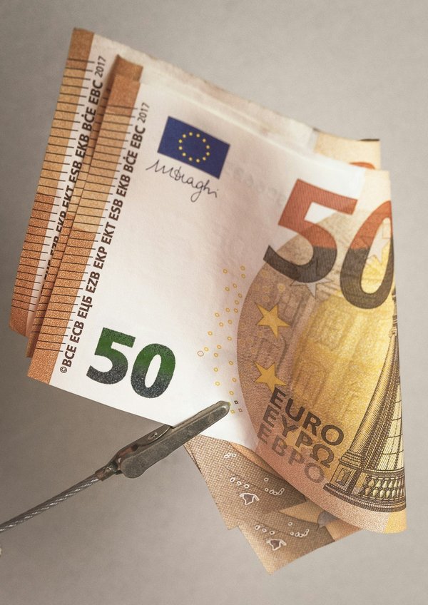 Come posso calcolare il valore di un immobile con vista mare ad Amalfi per un investimento a medio termine?