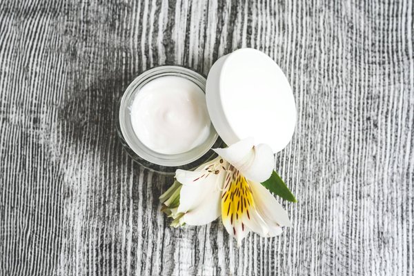 Quali tecniche di giardinaggio sono più adatte per la coltivazione di orchidee in appartamento?